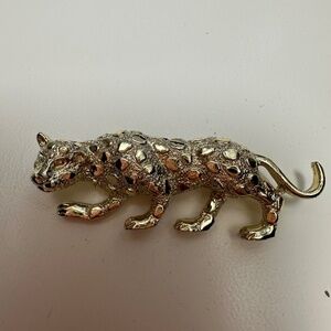 GERRYS Cougar Leopard Jaguar Panther Wild Cat Gold Tone Brooch Hat Pin